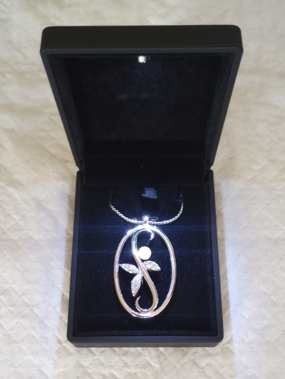 Nina Ricci Faux Pearl & Crystal Necklace - Picture 8 of 8